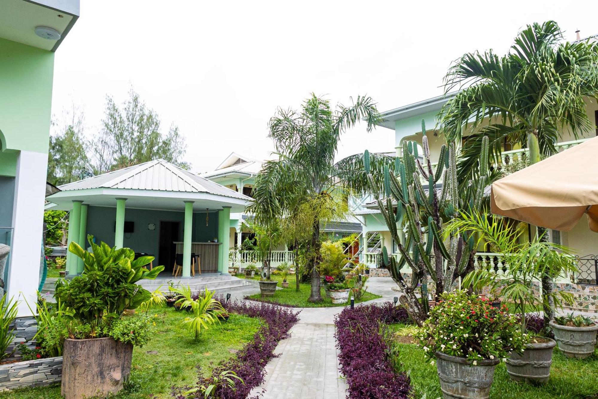 Green Palm Self Catering Anse aux Pins Extérieur photo